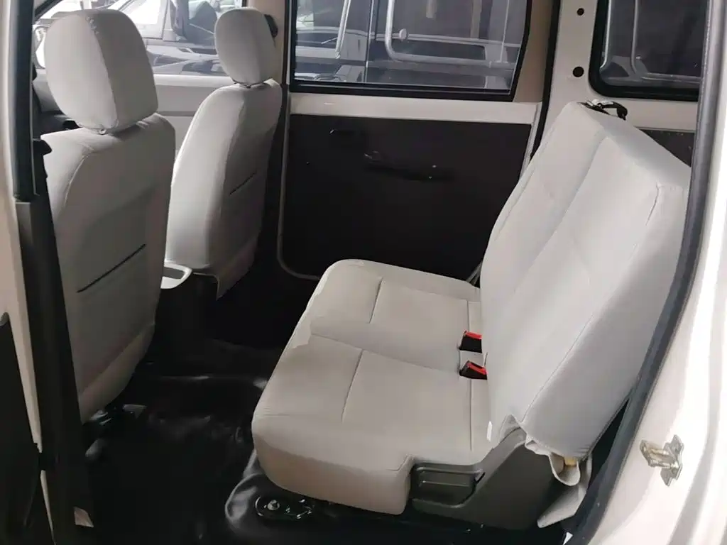 Wuling Hongguang — миниатюра 17