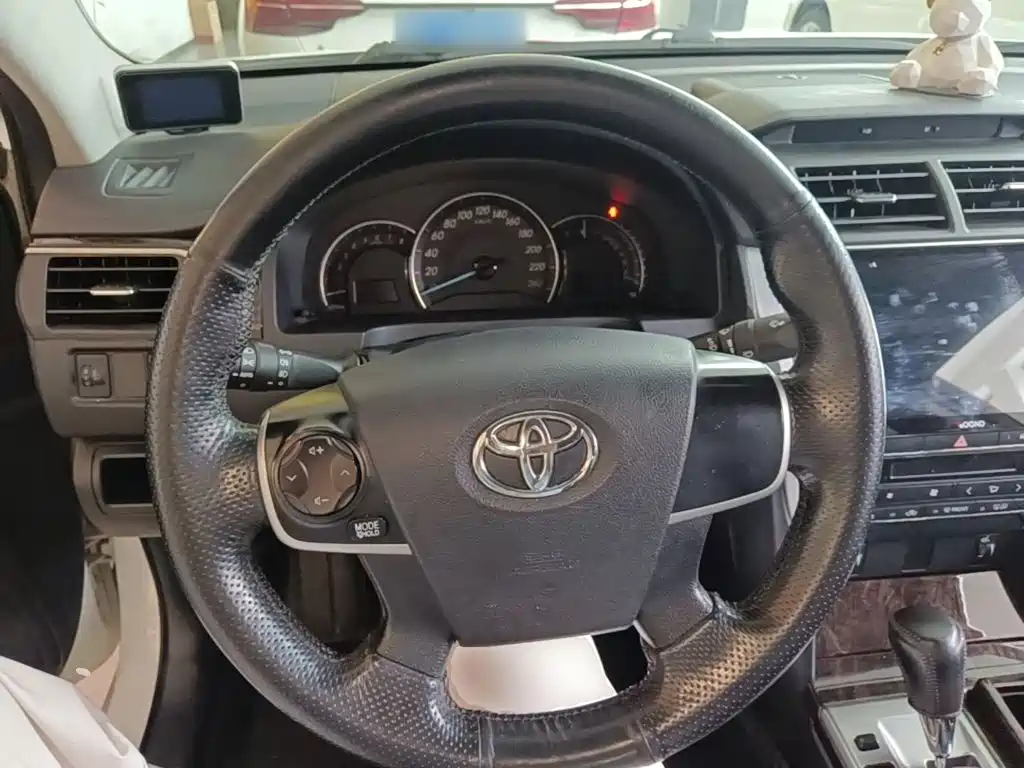 Toyota Camry — миниатюра 11