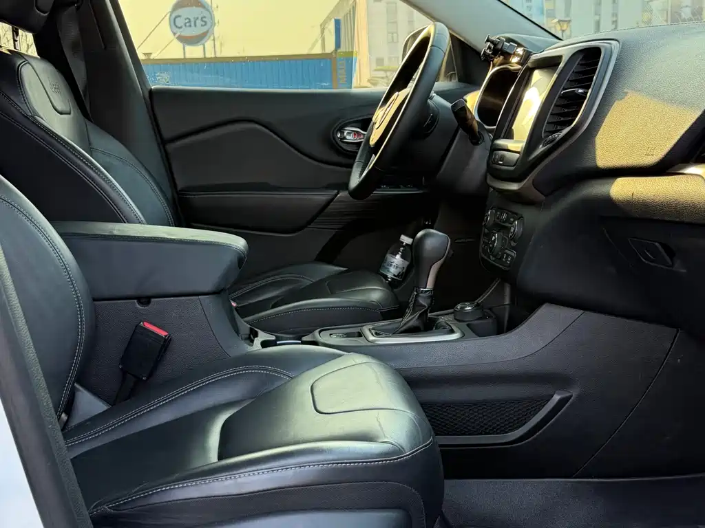 Jeep Cherokee 2.4L Superior Edition, фото 9