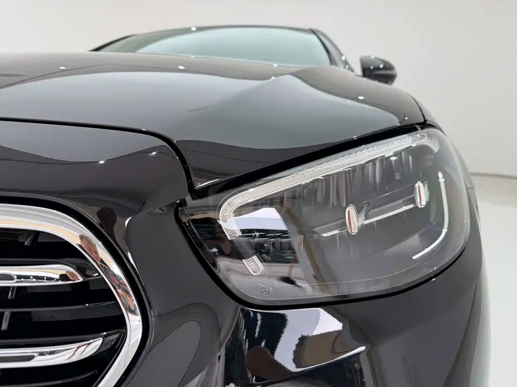 Mercedes-Benz E-Class — миниатюра 9