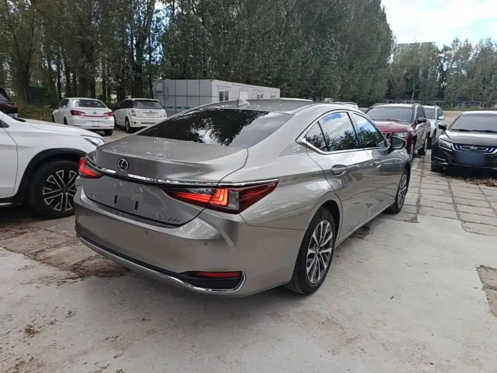 Lexus ES — миниатюра 7