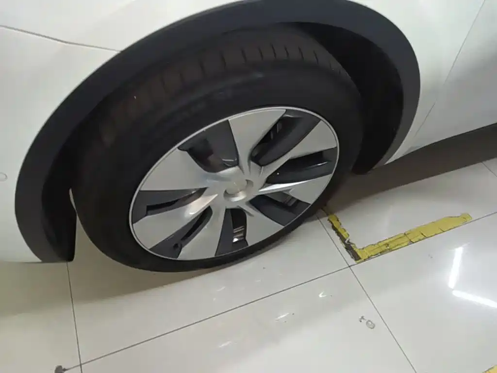 Tesla Model Y — миниатюра 23