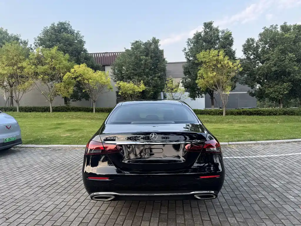Mercedes-Benz E-Class — миниатюра 8