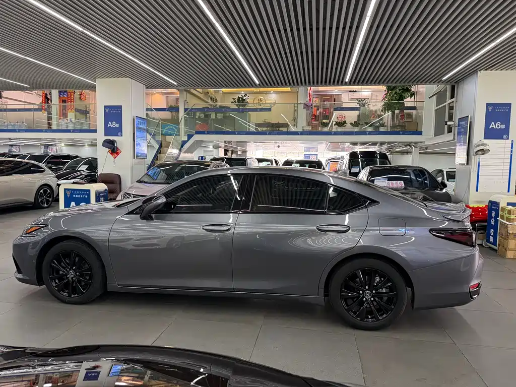 Lexus ES — миниатюра 16