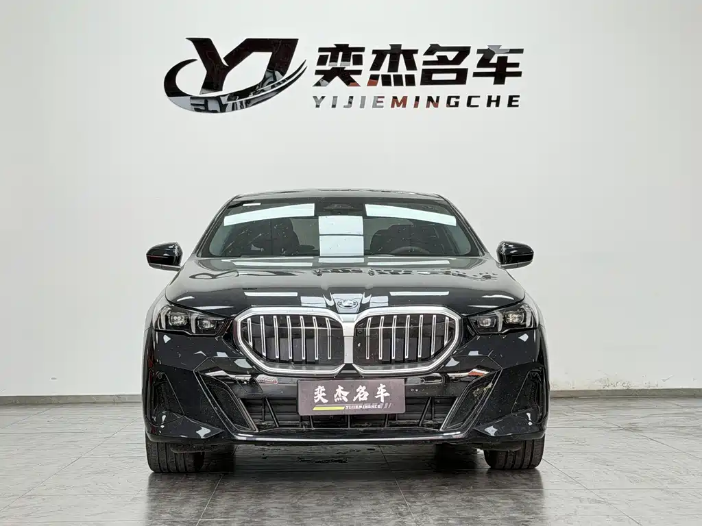 BMW 5 Series — миниатюра 2