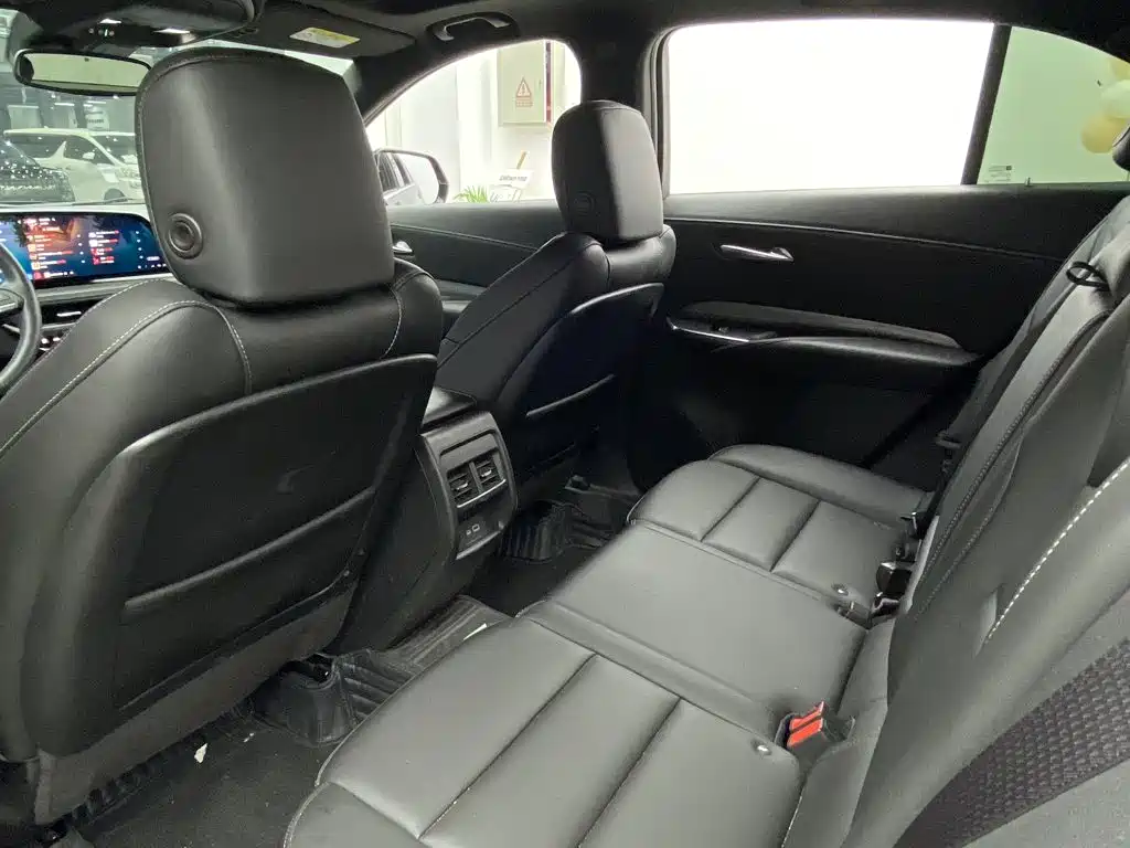 Cadillac XT4 — миниатюра 9