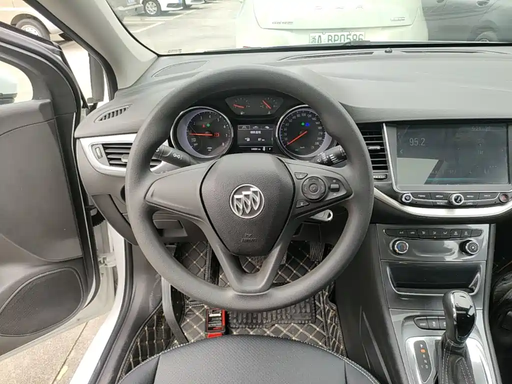 Buick Verano — миниатюра 11
