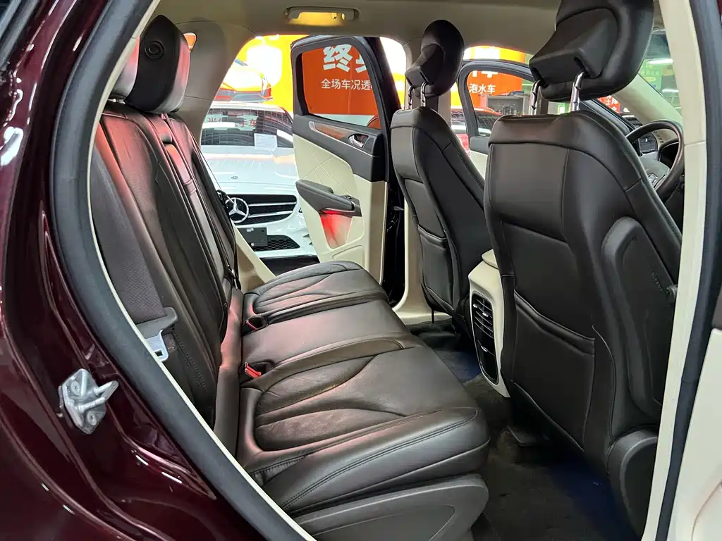 Lincoln MKC — миниатюра 10