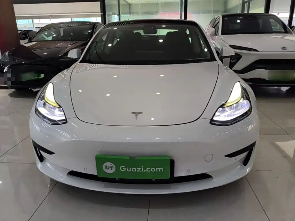 Tesla Model 3 — миниатюра 3