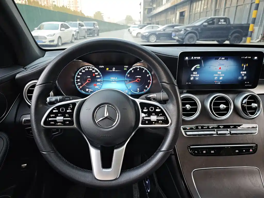 MERCEDES-BENZ GLC