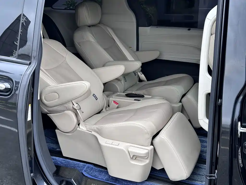 Toyota Sienna — миниатюра 13