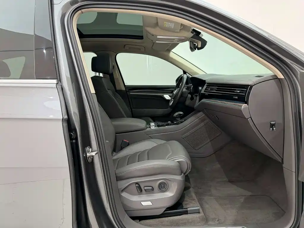 Volkswagen Touareg — миниатюра 18