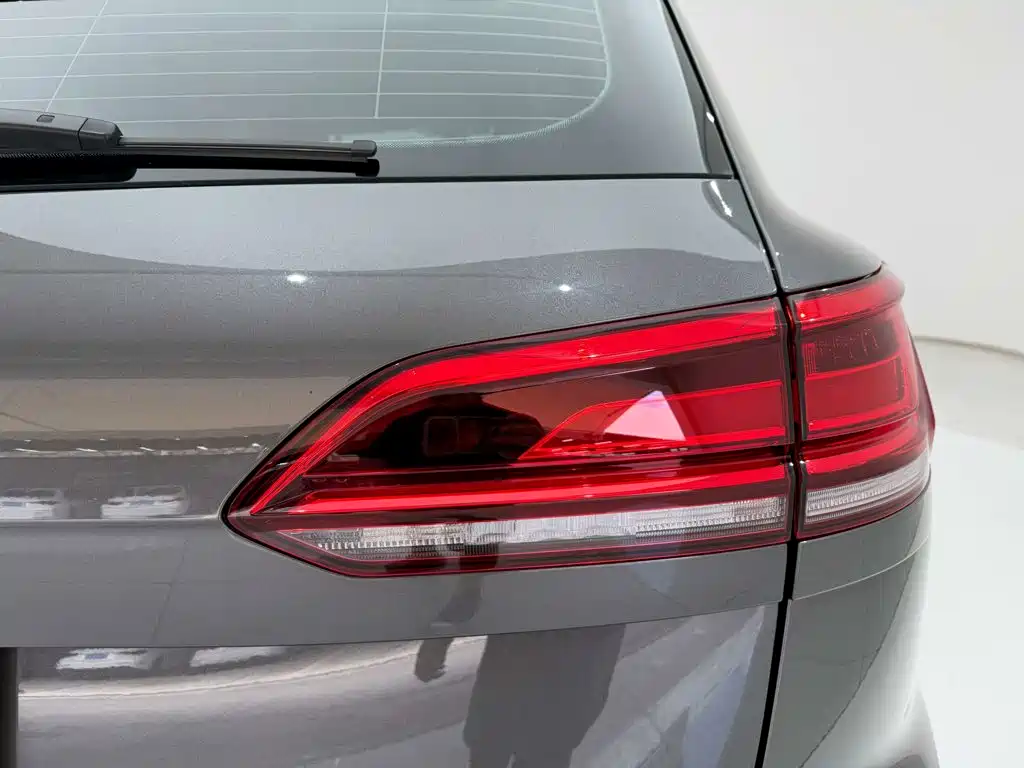 Volkswagen Touareg — миниатюра 10