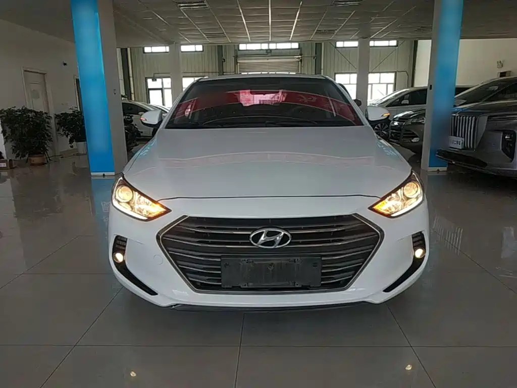 Hyundai Elantra — миниатюра 3