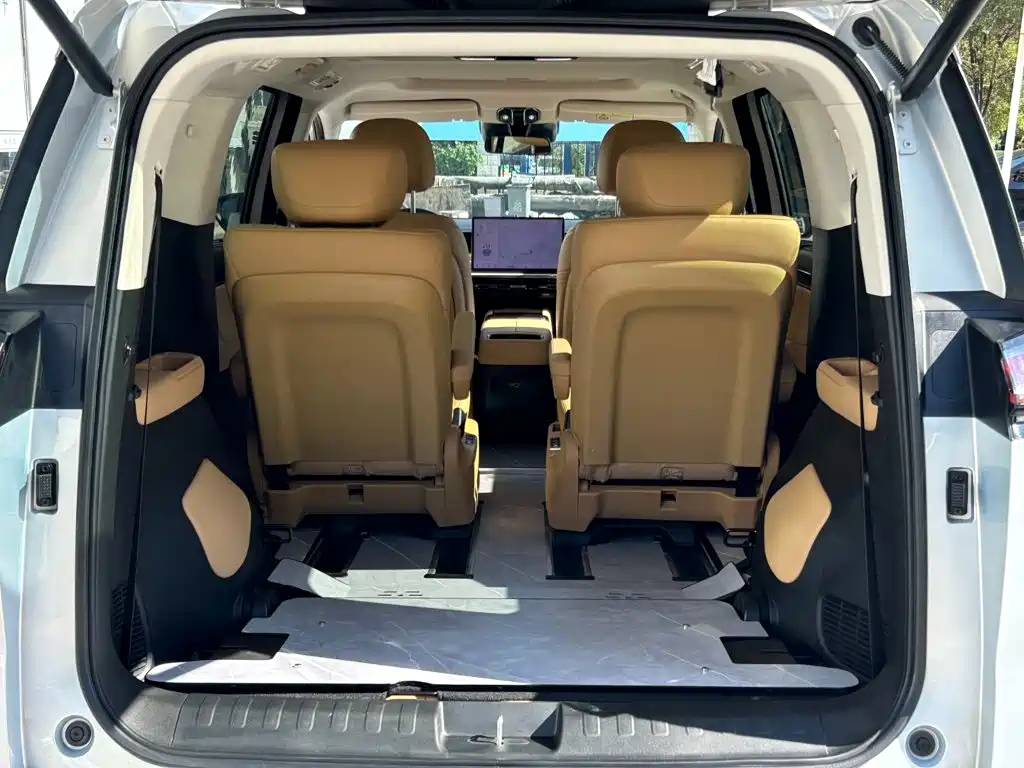 GAC Motor Trumpchi E8 PHEV — миниатюра 18