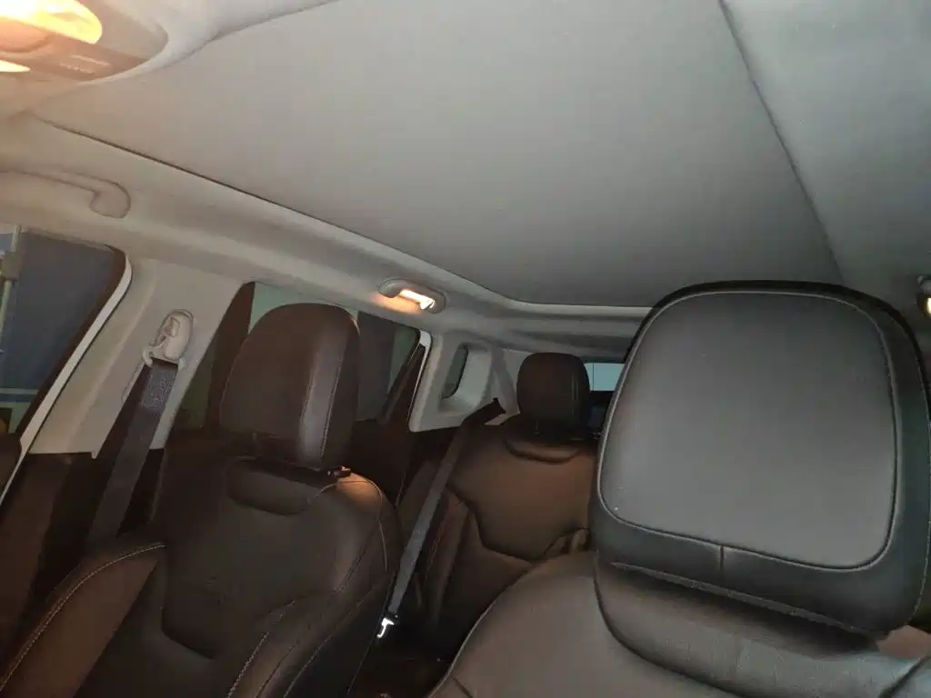 Jeep Compass — миниатюра 14
