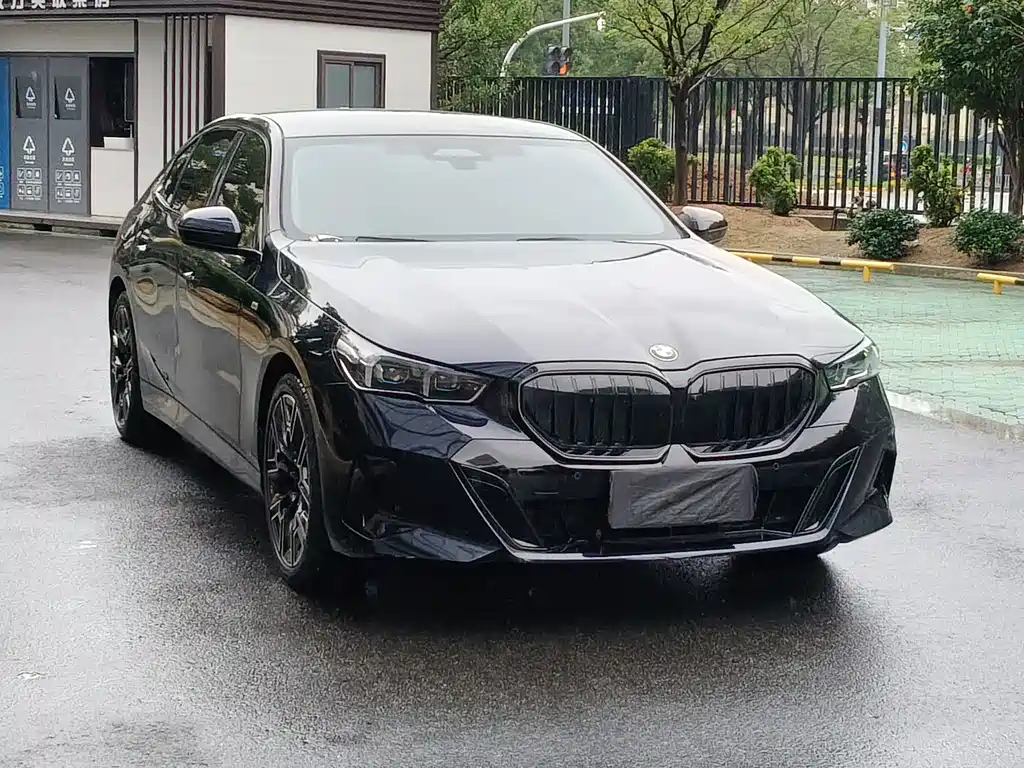 BMW 5 Series — миниатюра 3