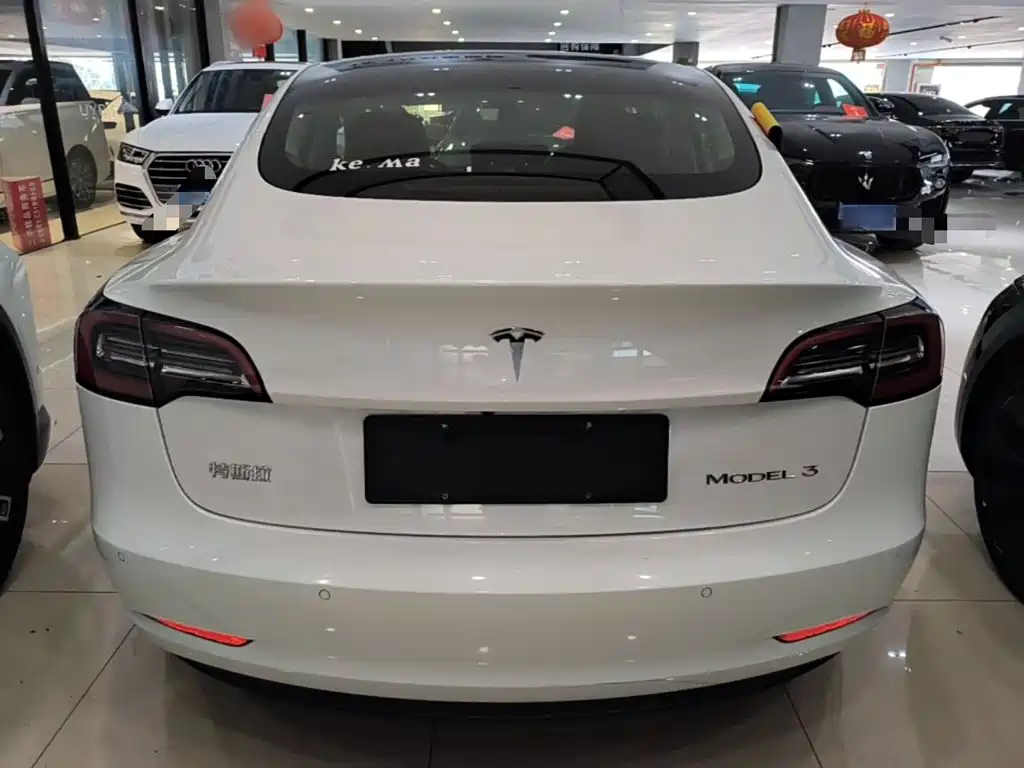Tesla Model 3 — миниатюра 6