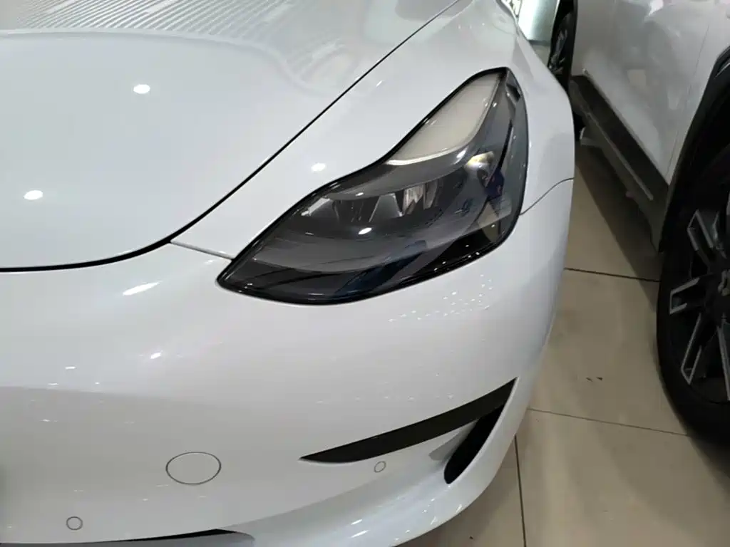 Tesla Model 3 — миниатюра 24