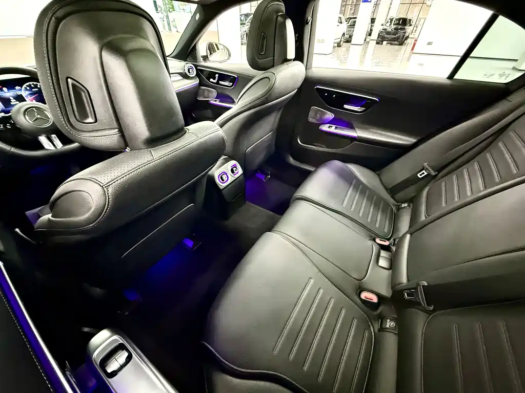 Mercedes-Benz C-Class — миниатюра 6