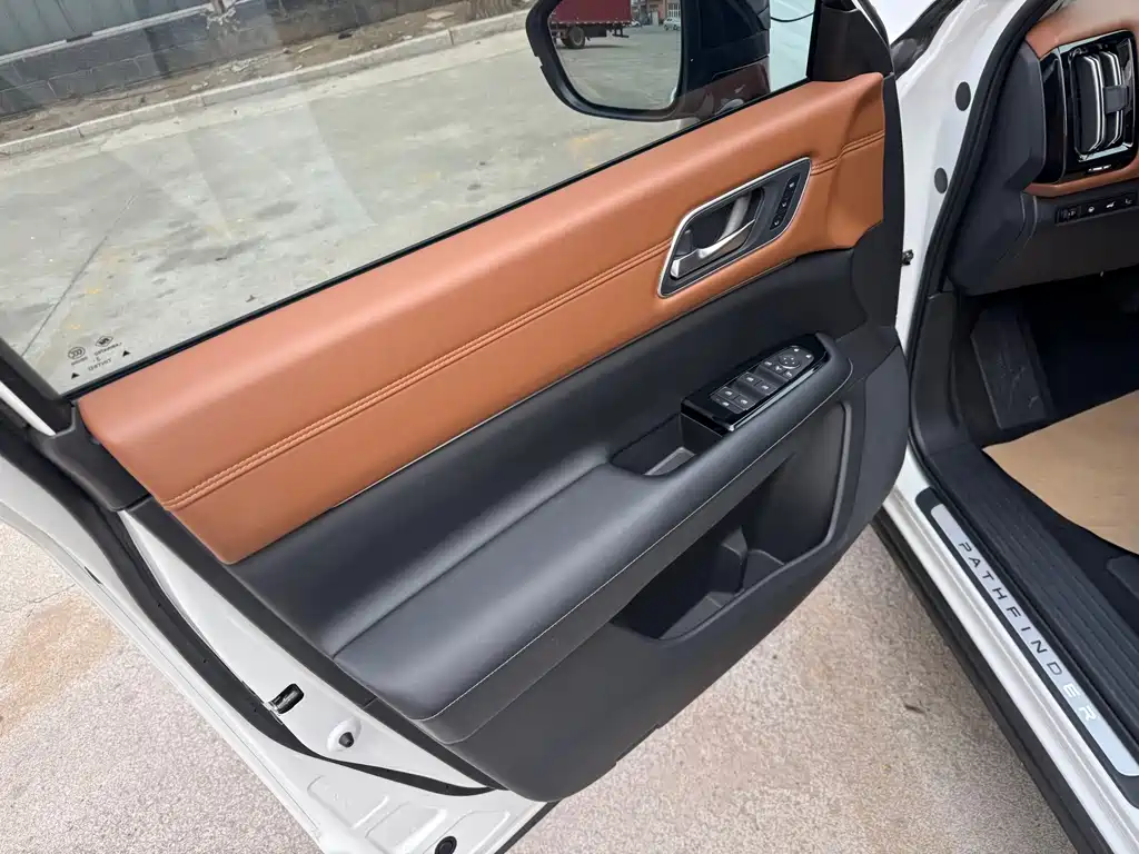 NISSAN EXPLORING THE LAND