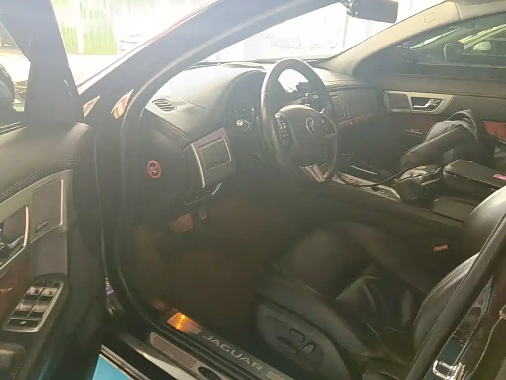 Jaguar XF — миниатюра 16