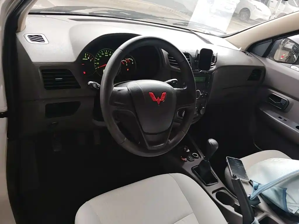Wuling Hongguang — миниатюра 10