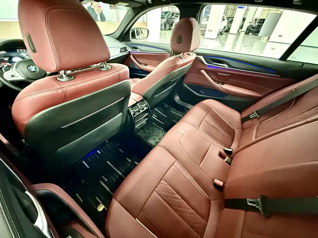 BMW 5 Series — миниатюра 6