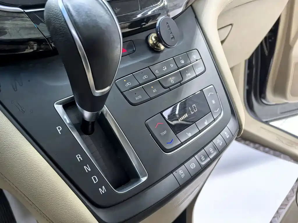 Buick GL8 — миниатюра 17