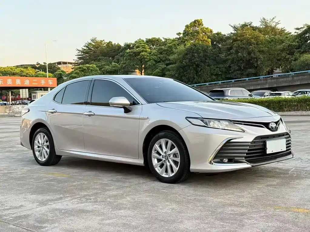 Toyota Camry — миниатюра 2