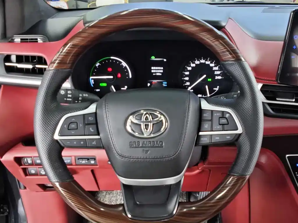 Toyota Sienna — миниатюра 14