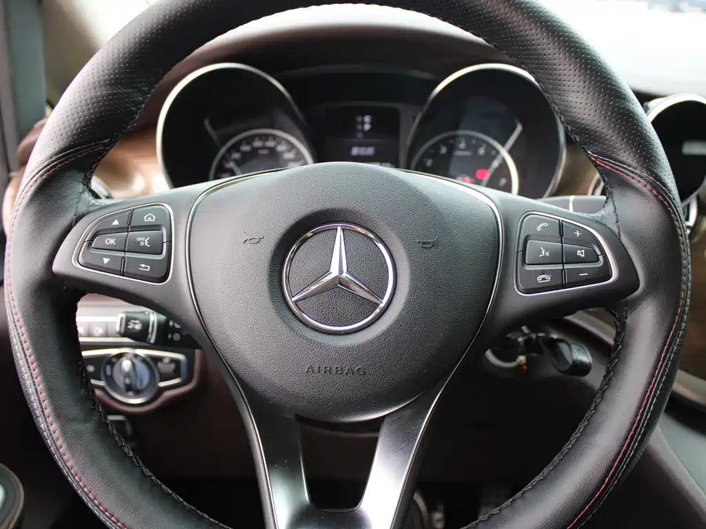 Mercedes-Benz V-Class — миниатюра 20