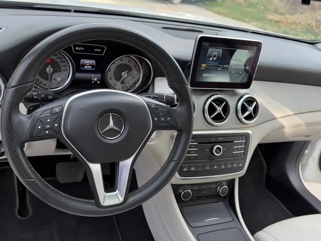 Mercedes-Benz GLA — миниатюра 6