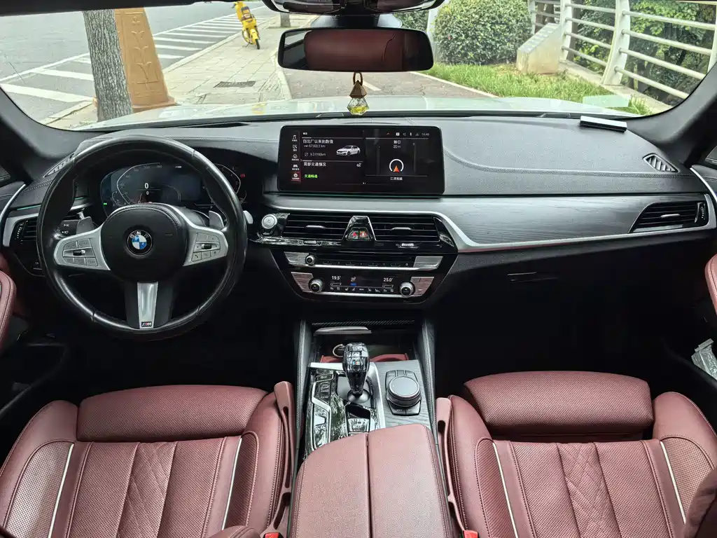 BMW 5 Series — миниатюра 6
