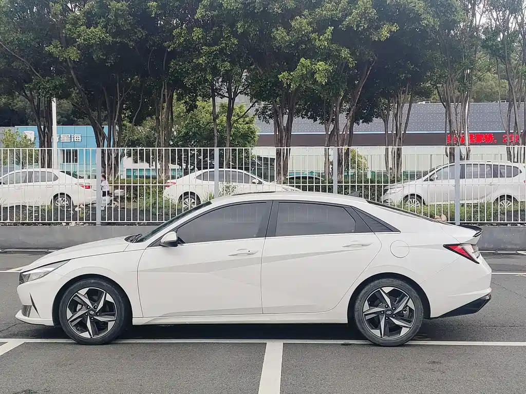 Hyundai Elantra — миниатюра 4