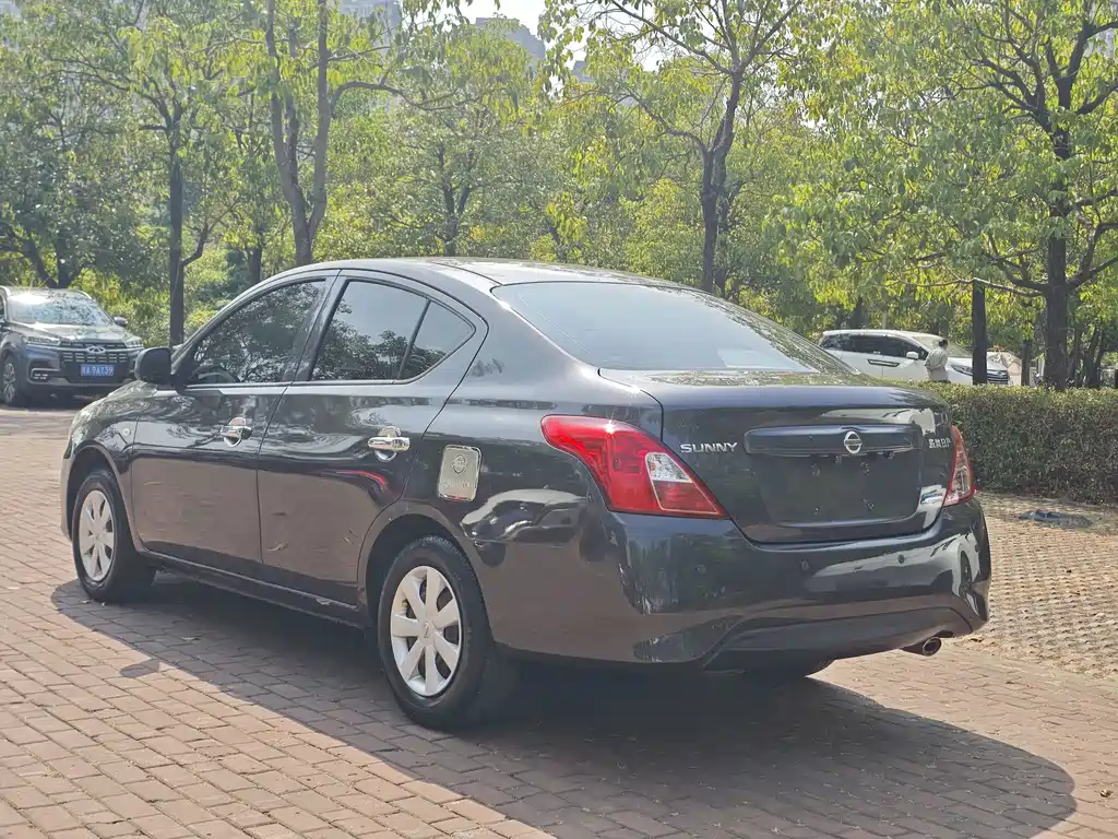 Nissan Sunny — миниатюра 4