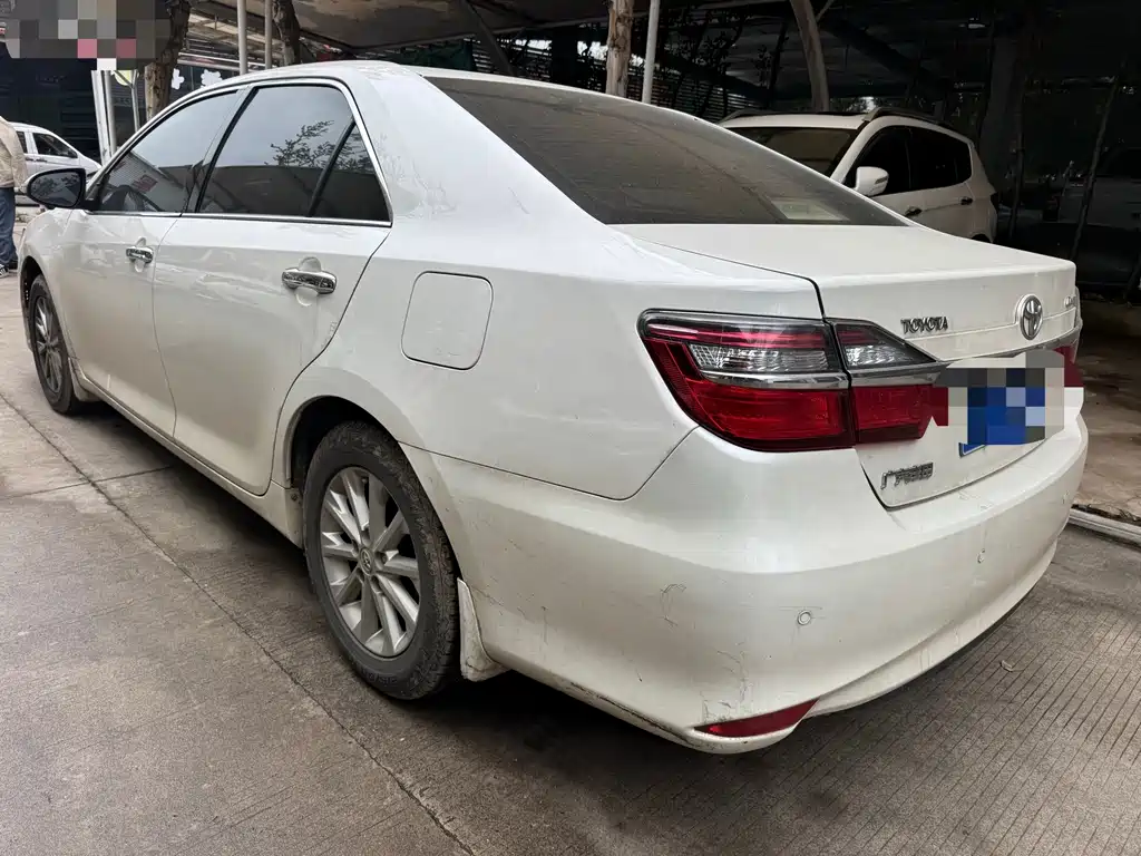 Toyota Camry — миниатюра 12