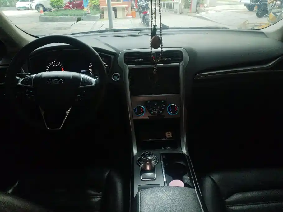Ford Mondeo — миниатюра 12