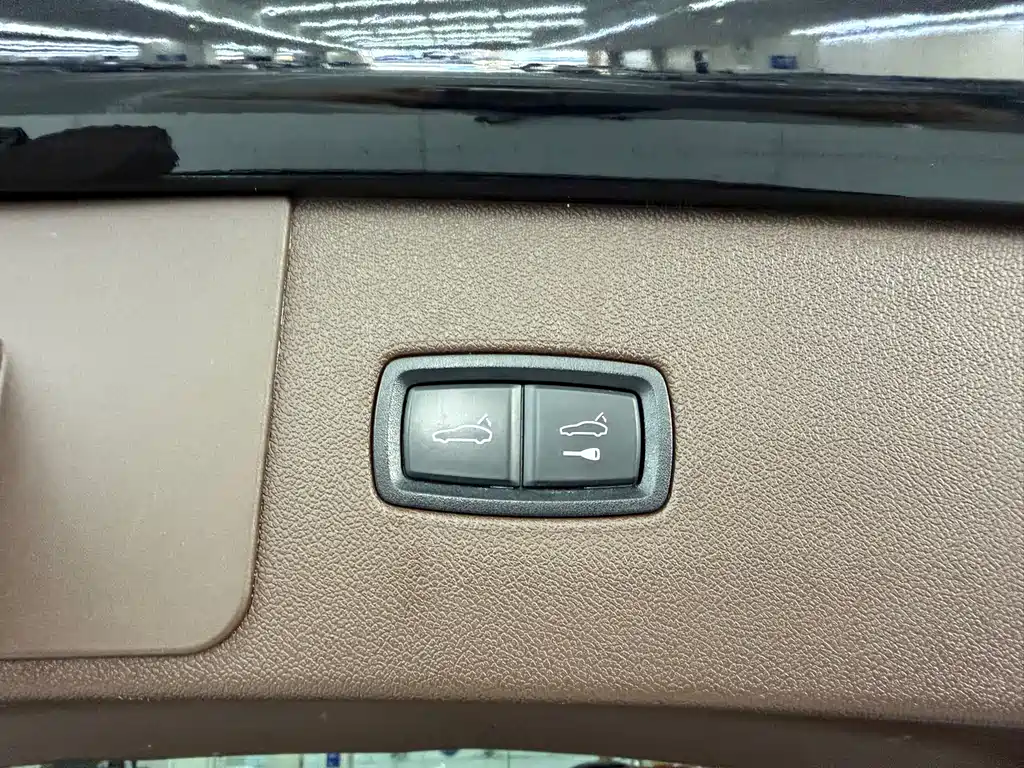 Porsche Cayenne — миниатюра 12