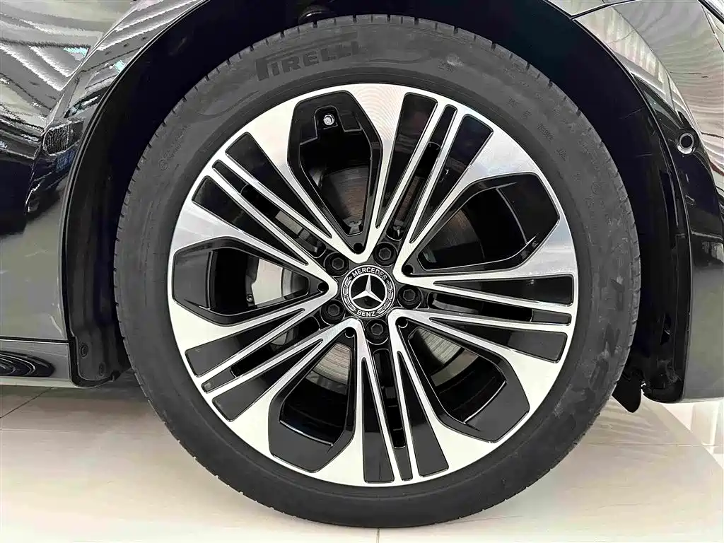Mercedes-Benz E-Class — миниатюра 34