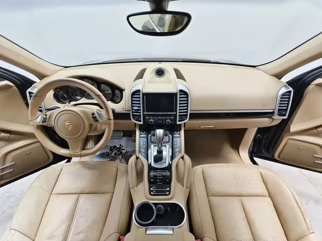 Porsche Cayenne — миниатюра 9