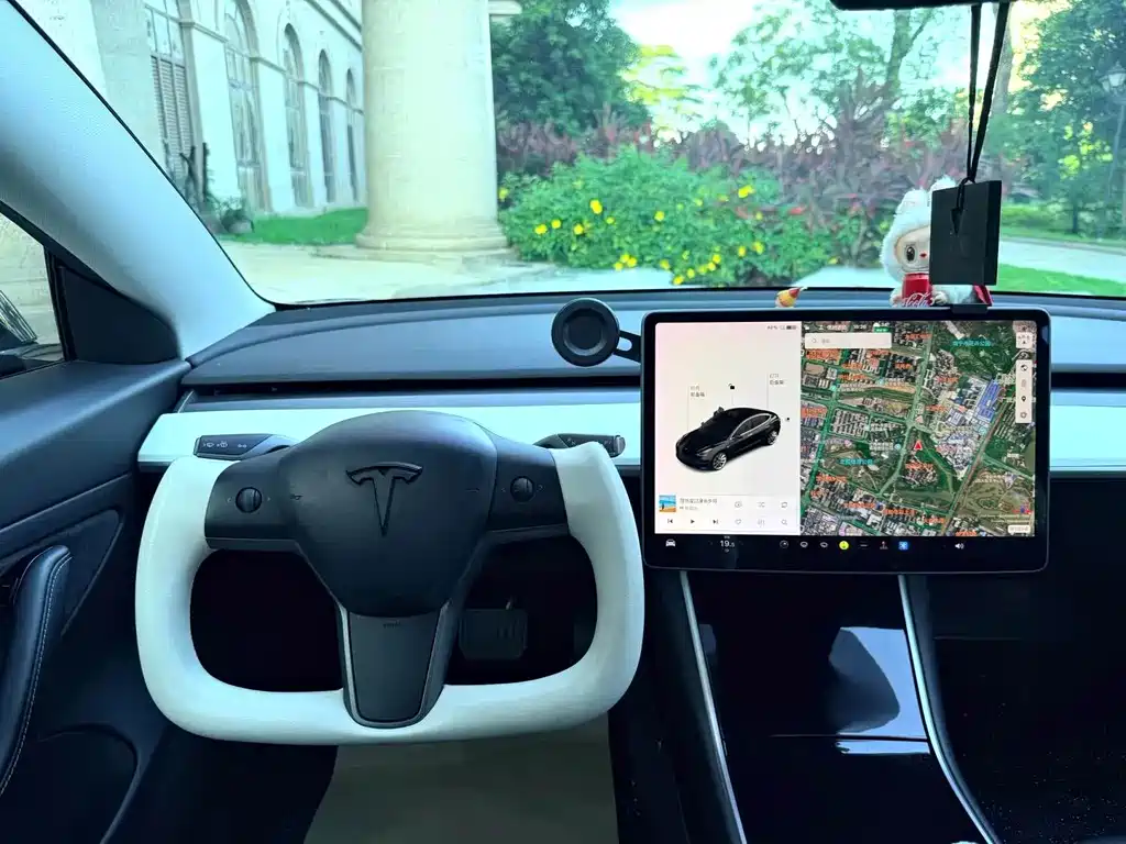 Tesla Model 3 — миниатюра 11