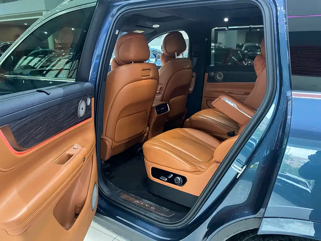 AITO ASK THE WORLD M9