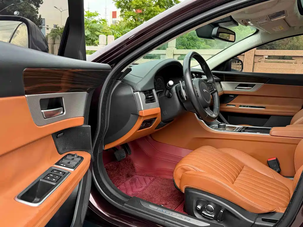 Jaguar XFL — миниатюра 7