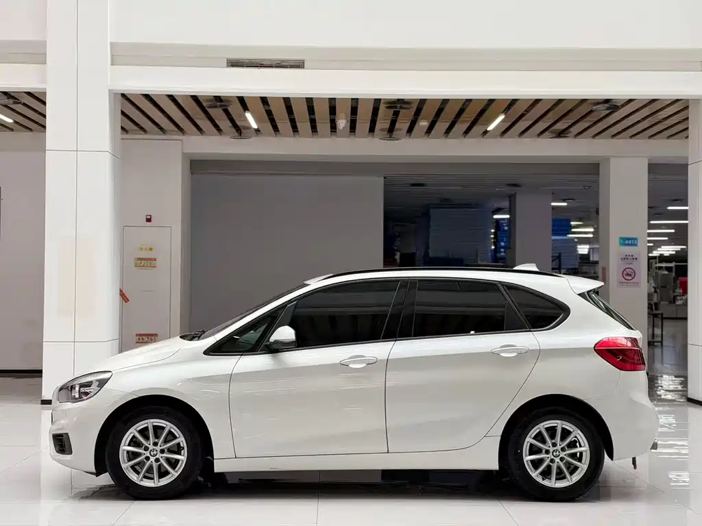 BMW 2 Series Active Tourer — миниатюра 8