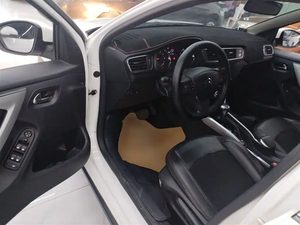 Citroen C3-XR 2015 1.6THP AT