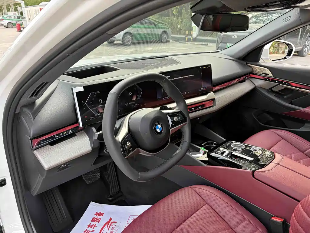 BMW 5 Series — миниатюра 11