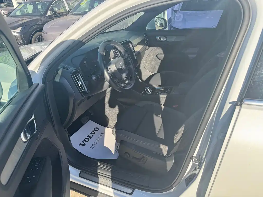 Volvo XC40 — миниатюра 3