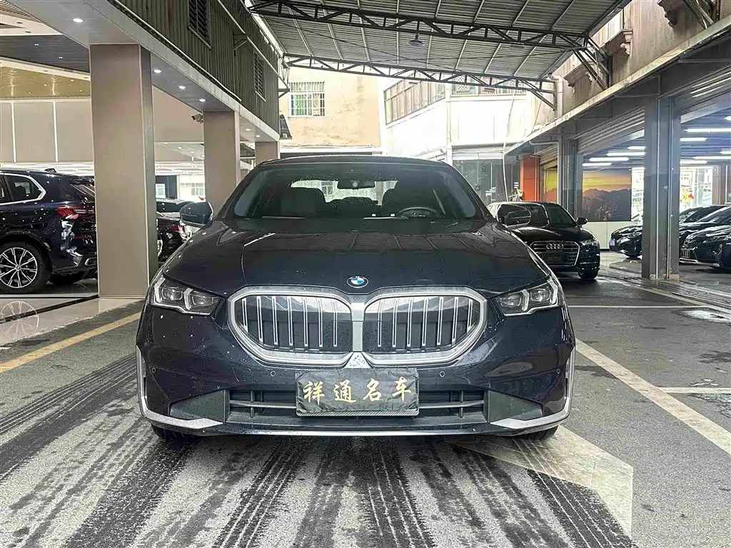 BMW 5 Series — миниатюра 2