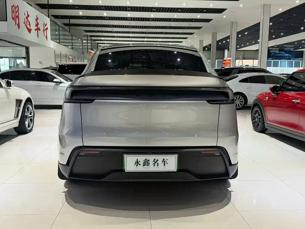 Tesla Model Y L — миниатюра 8